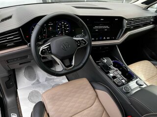 2024 Volkswagen Touareg III Рестайлинг, чёрный, 9800000 рублей, вид 5