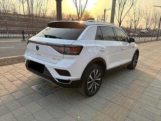 2023 Volkswagen T-Roc I Рестайлинг, белый, 1870000 рублей, вид 2