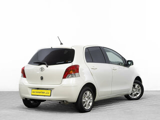 2010 Toyota Vitz II (XP90), белый, 849000 рублей, вид 4
