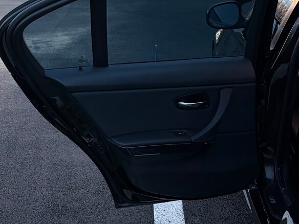 2009 BMW 3 серии 320i V (E90/E91/E92/E93) Рестайлинг, чёрный, 1150000 рублей - вид 22