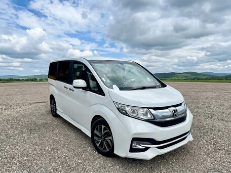 2017 Honda Stepwgn Spada V, белый, 1470000 рублей, вид 1