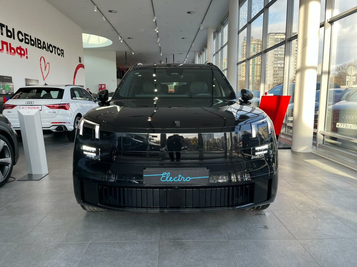 Lynk & Co 900