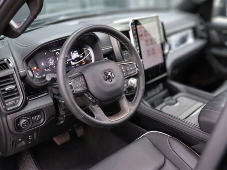 2025 Ram 1500 Crew Cab V Рестайлинг, белый, 11690000 рублей, вид 3