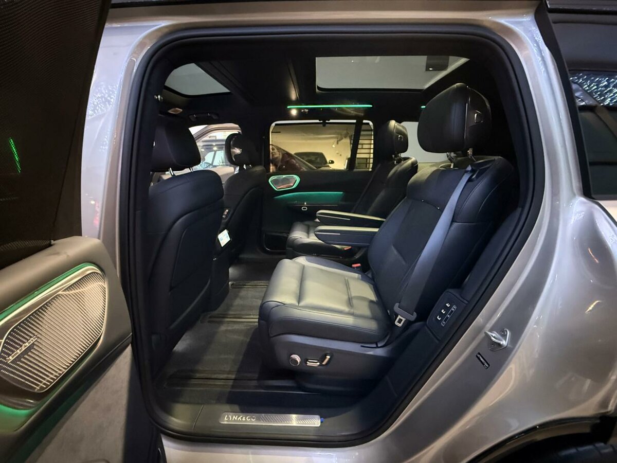 Lynk & Co 900