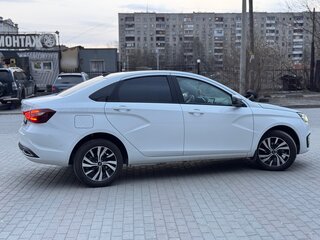 2024 Lada (ВАЗ) Vesta I Рестайлинг (NG), белый, 1700000 рублей, вид 4