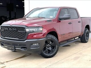 2025 Ram 1500 Crew Cab V Рестайлинг, красный, 5601000 рублей, вид 2