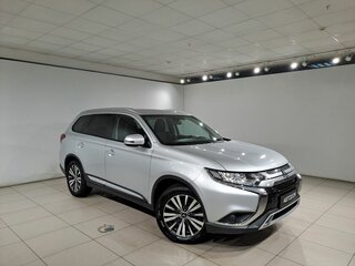 2019 Mitsubishi Outlander III Рестайлинг 3, серебристый, 1790000 рублей, вид 3