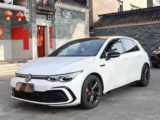 2023 Volkswagen Golf VIII, белый, 1750052 рублей, вид 1