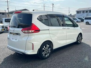 2022 Honda Freed+ II Рестайлинг, белый, 1310000 рублей, вид 3
