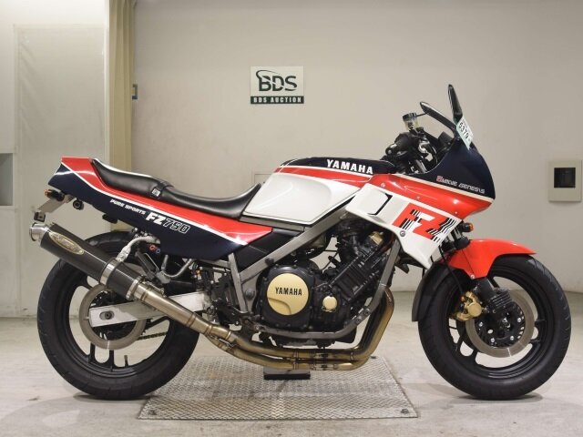 Yamaha FZ750
