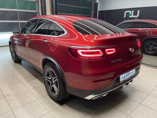 2020 Mercedes-Benz GLC 300 I (X253) Рестайлинг, красный, 4890000 рублей, вид 4