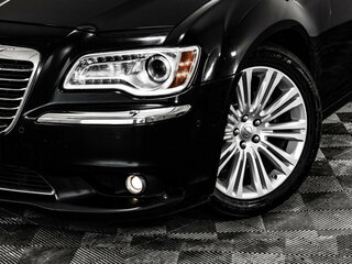 2012 Chrysler 300C II, чёрный, 1349000 рублей, вид 3
