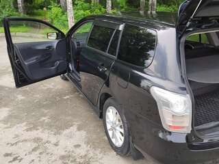 2010 Toyota Corolla Fielder X (E140, E150) Рестайлинг, чёрный, 950000 рублей, вид 4
