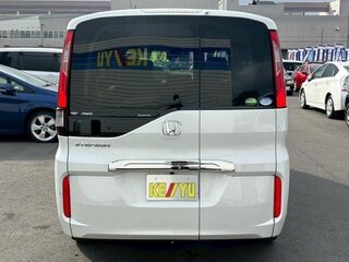 2017 Honda Stepwgn V Рестайлинг, белый, 1400000 рублей, вид 5