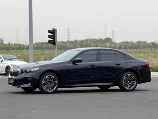 2026 BMW 5 серии 525i VIII (G60/G61/G68), чёрный, 5473466 рублей, вид 2