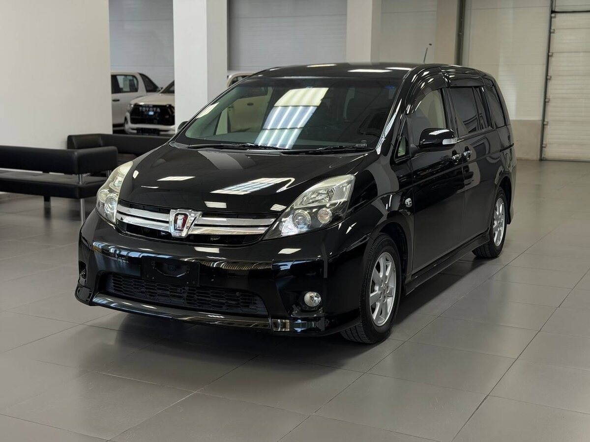 Toyota ISis I Рестайлинг