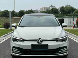 2023 Volkswagen Golf VIII, белый, 1580000 рублей, вид 2