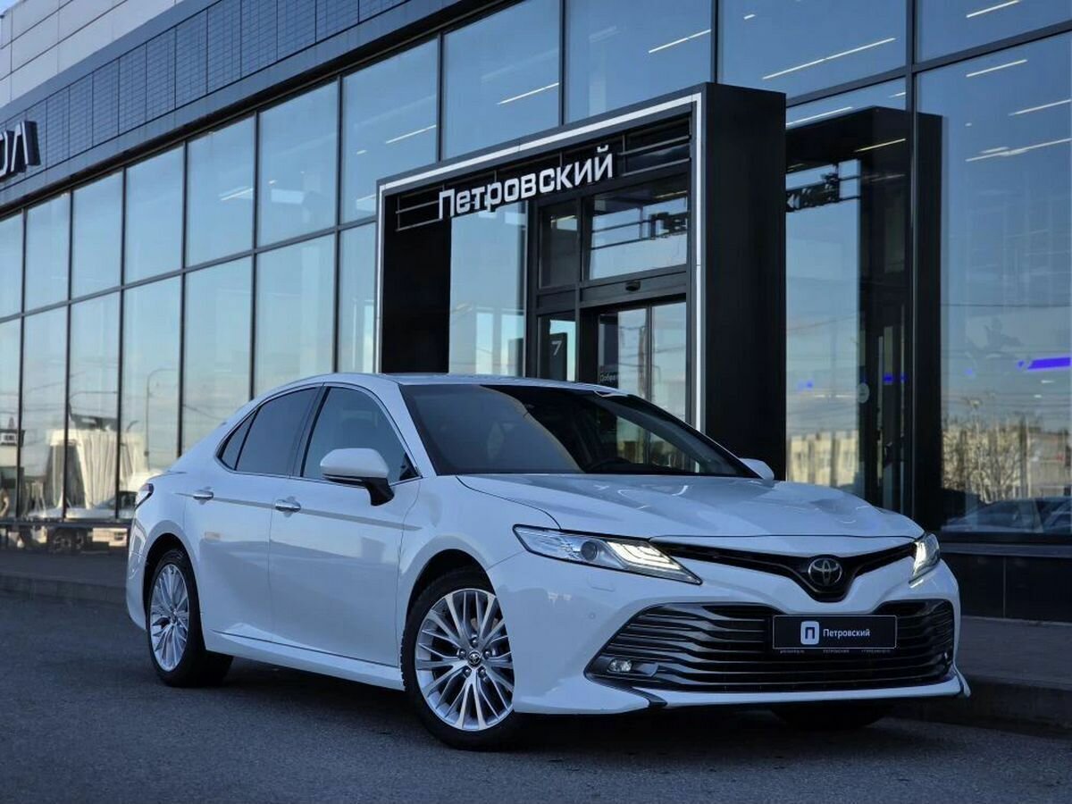 Toyota Camry VIII (XV70)