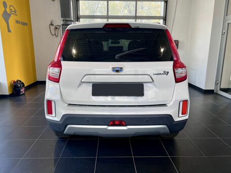 2018 Geely Emgrand X7 I Рестайлинг 2, белый, 1000000 рублей, вид 5