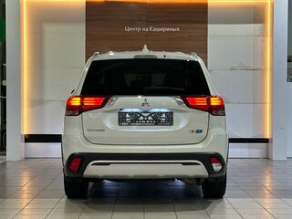 2021 Mitsubishi Outlander III Рестайлинг 3, белый, 2390000 рублей, вид 5