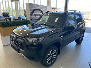 2025 Lada (ВАЗ) Niva I Рестайлинг (Travel), чёрный, 1610500 рублей, вид 1