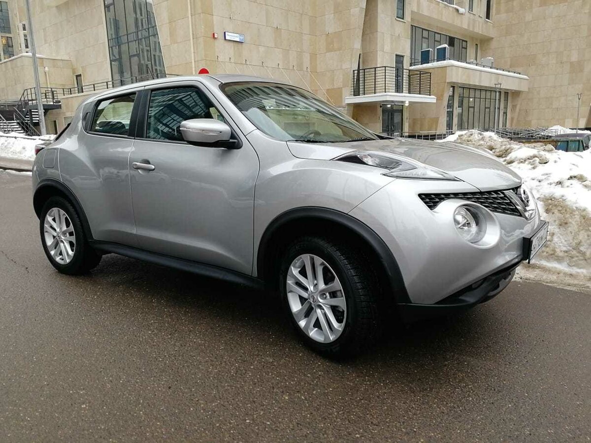 Купить б/у Nissan Note I 1.6 AT (110 л.с.) бензин автомат в Москве: серебристый 