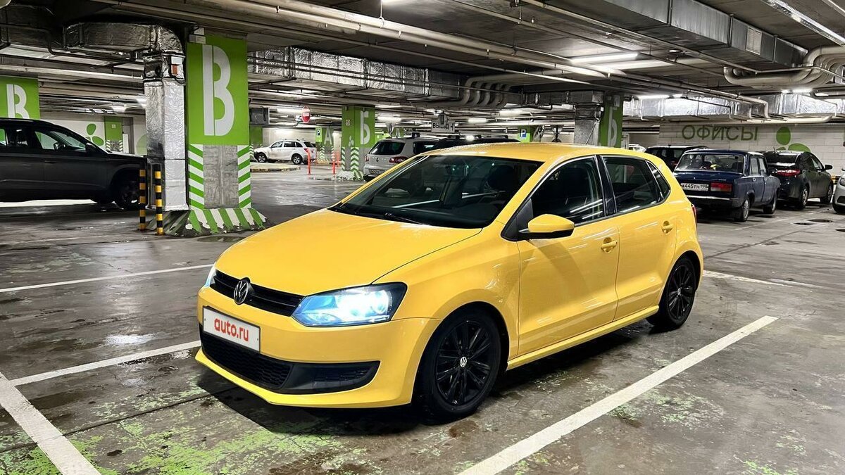 Купить б/у Volkswagen Polo V 1.4 AMT (85 л.с.) бензин робот в Москве
