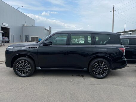 2026 Infiniti QX80 II, чёрный, 16232940 рублей, вид 2