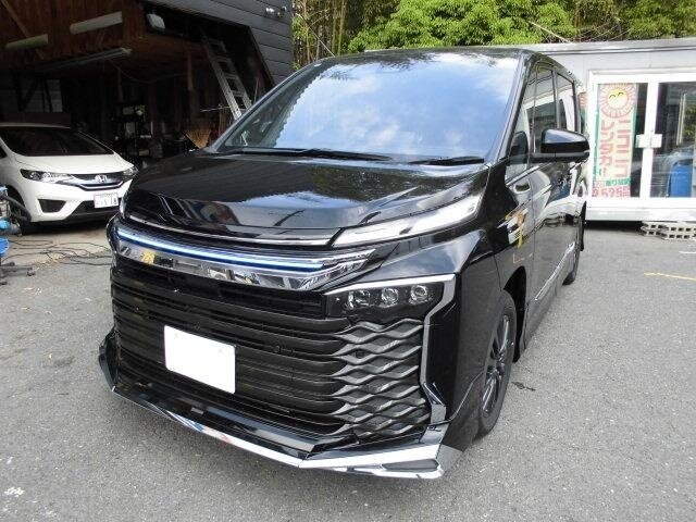 Toyota Voxy IV (R90)