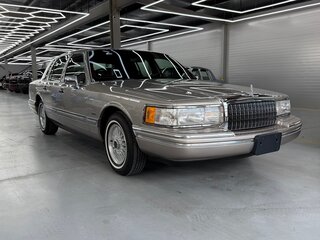 1993 Lincoln Town Car II, серебристый, 6500000 рублей, вид 1