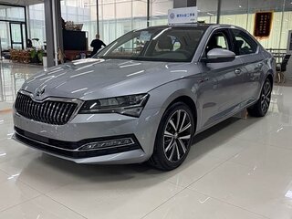 2026 Skoda Superb III Рестайлинг, серебристый, 2650000 рублей, вид 1