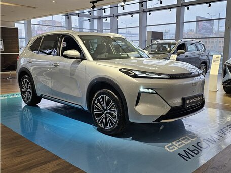 2026 Geely EX5 EM-i, серебристый, 3939215 рублей, вид 3