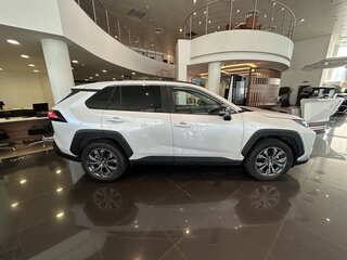 2025 Toyota RAV4 V (XA50), белый, 4090000 рублей, вид 4