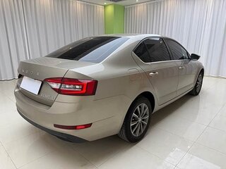 2022 Skoda Octavia IV (A8), бежевый, 1500000 рублей, вид 3