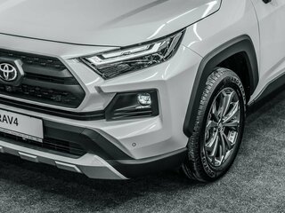 2025 Toyota RAV4 V (XA50), белый, 4949000 рублей, вид 3