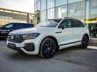 2019 Volkswagen Touareg III, белый, 4598000 рублей, вид 3