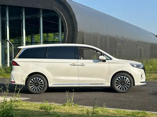 2025 Roewe iMAX8 I Рестайлинг, белый, 4990000 рублей, вид 4