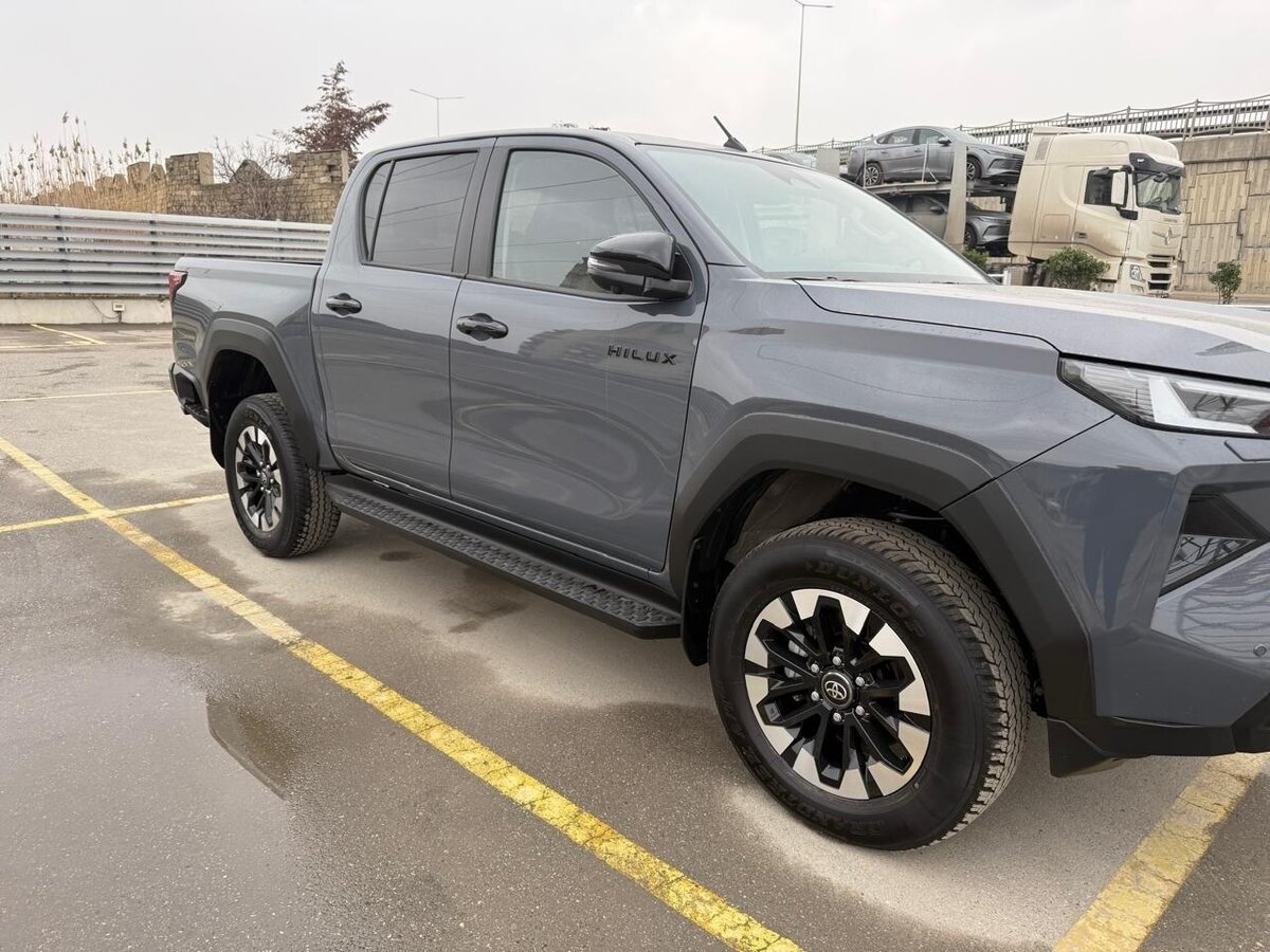 Toyota Hilux IX