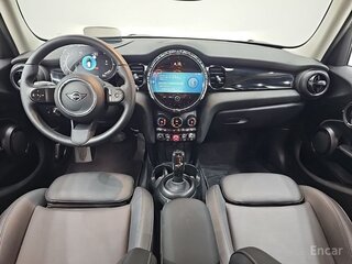 2023 Mini Hatch Cooper III (F55/F56) Рестайлинг 2, чёрный, 1977000 рублей, вид 5
