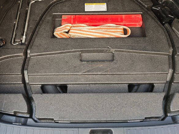 2019 Toyota Prius PHV ZVW52 Prime IV (XW50), серый, 2130000 рублей - вид 16