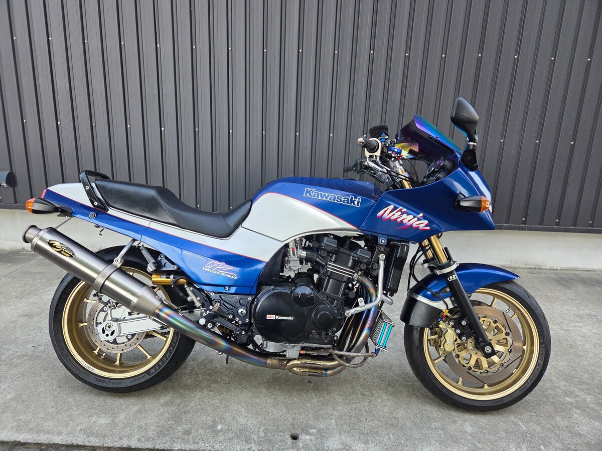 Kawasaki GPZ 900