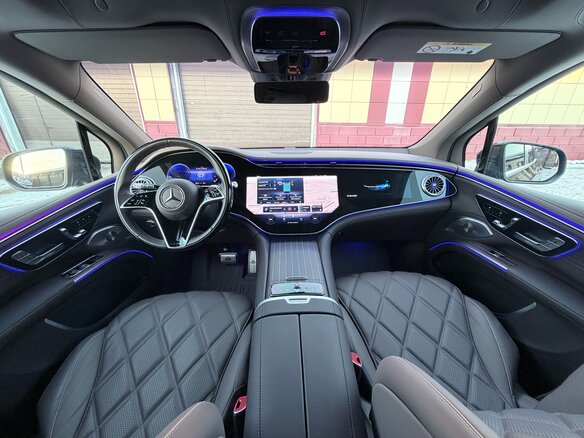 2024 Mercedes-Benz Maybach EQS SUV 680, чёрный, 22000000 рублей - вид 19