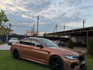 2018 BMW M5 Competition VI (F90), золотистый, 8350000 рублей, вид 1