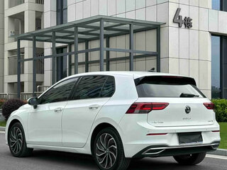 2023 Volkswagen Golf VIII, белый, 1580000 рублей, вид 4