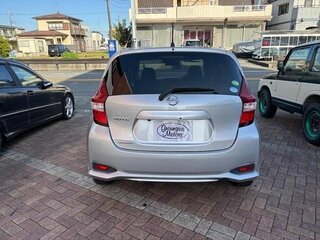 2017 Nissan Note II Рестайлинг, серебристый, 860000 рублей, вид 3