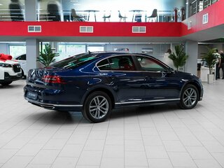 2017 Volkswagen Passat B8, синий, 1690000 рублей, вид 2