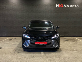 2018 Toyota Camry VIII (XV70), чёрный, 2520000 рублей, вид 2