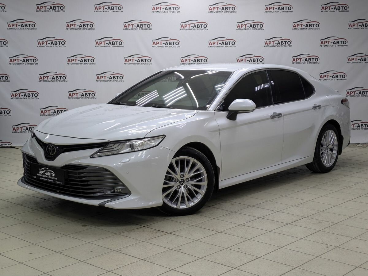 Toyota Camry VIII (XV70)