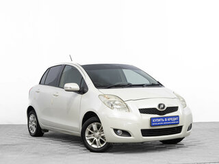 2010 Toyota Vitz II (XP90), белый, 849000 рублей, вид 1