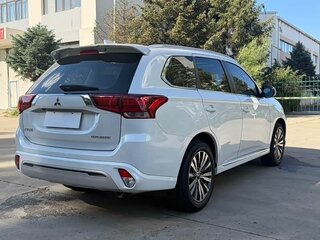 2021 Mitsubishi Outlander III Рестайлинг 3, серебристый, 2225000 рублей, вид 3
